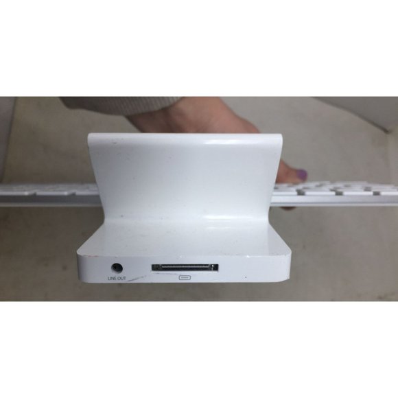 Wireless Apple Keyboard Model A1359 W/ Docking Station - Picture 5 of 6